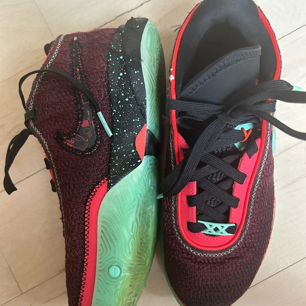 LeBron XX size 6.5 boys - Picture 2 of 5
